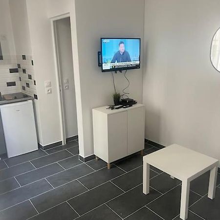 Studio Cosy Refait A Neuf Levallois Exterior photo