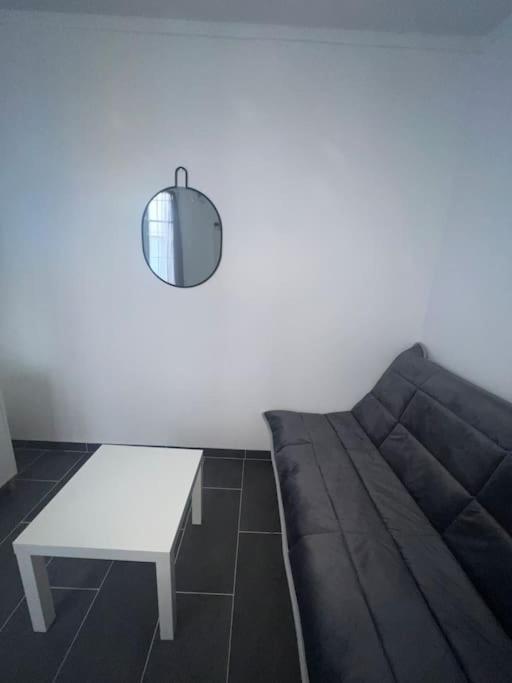 Studio Cosy Refait A Neuf Levallois Exterior photo
